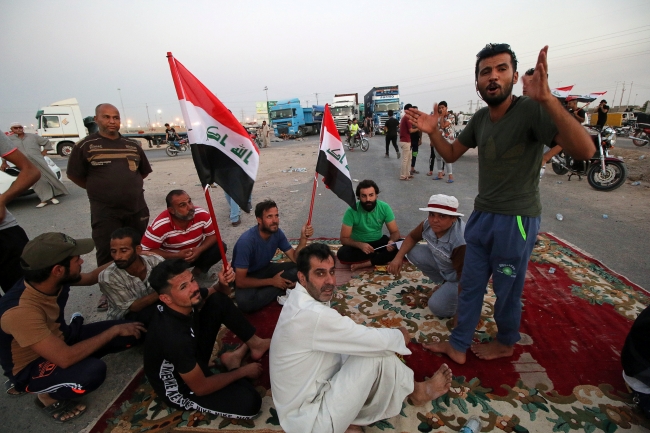 Irak'ta göstericilerin üzerine araç sürüldü
