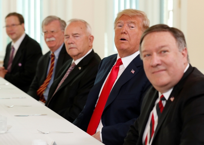 Trump ve Putin bir araya geliyor