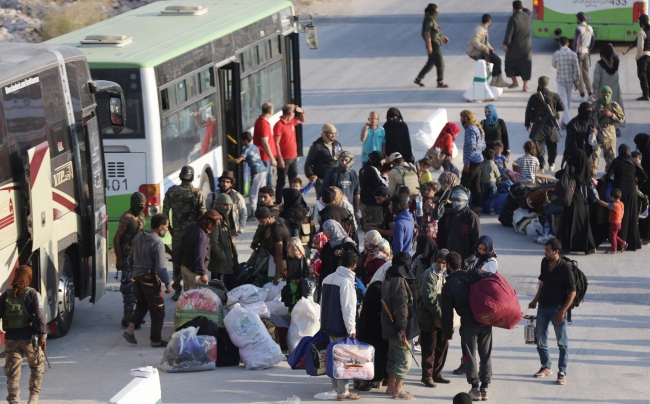 Suriye'nin Dera şehrinden zorunlu tahliyeler sürüyor