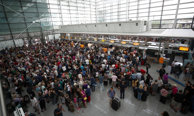 Münih Havalimanı'nda 200 uçuş iptal edildi