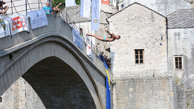 Mostar Köprüsü'nde geleneksel atlama yarışları