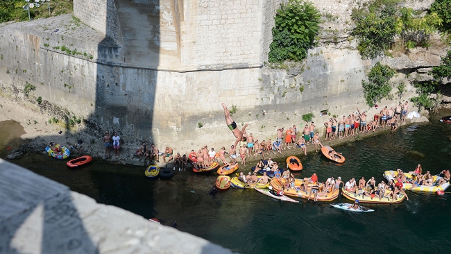 Mostar Köprüsü'nde geleneksel atlama yarışları