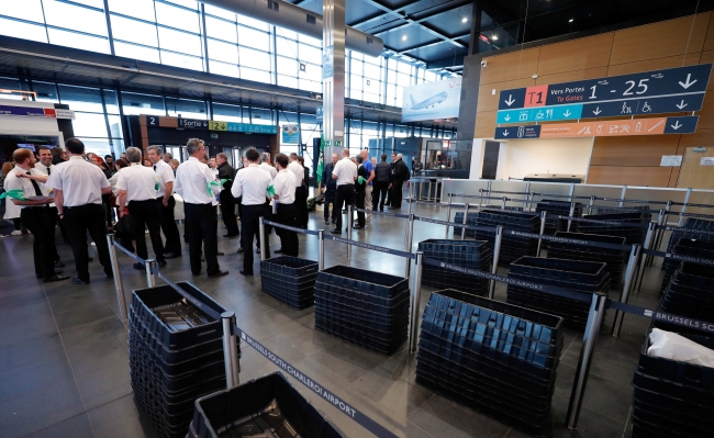 Avrupa'daki havayolu krizi sürüyor