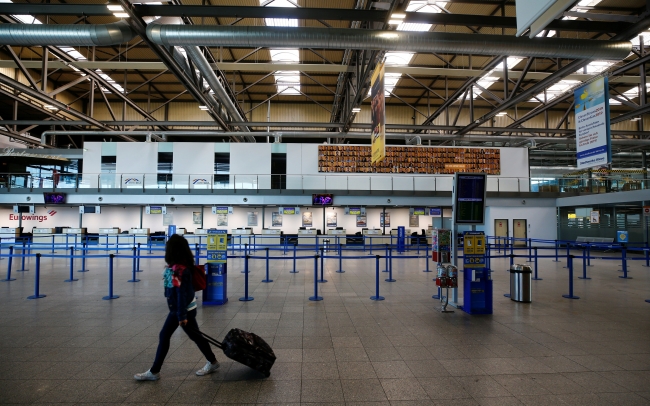 Avrupa'daki havayolu krizi sürüyor