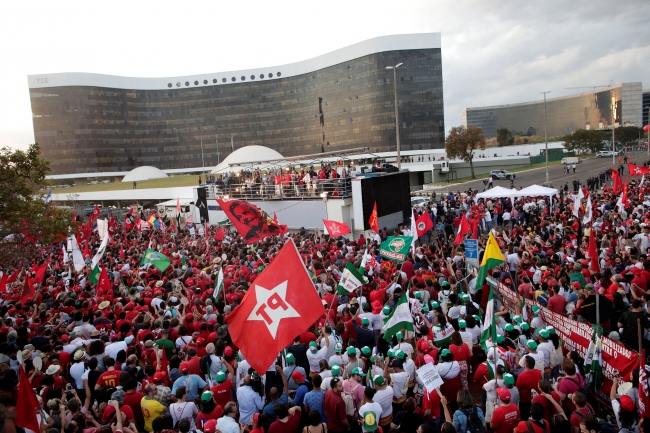 Brezilya'da cezaevindeki Lula da Silva için resmi adaylık başvurusu