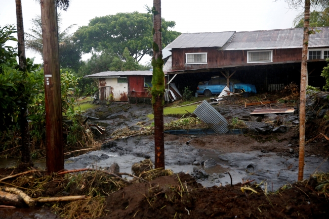 Hawaii fırtına ve sel yüzünden sular altında kaldı
