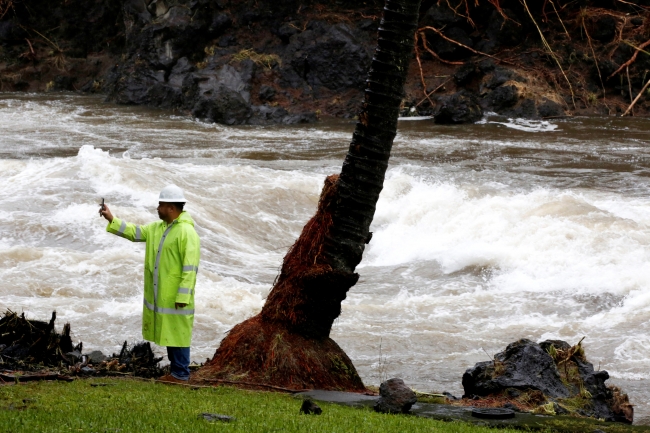 Hawaii fırtına ve sel yüzünden sular altında kaldı