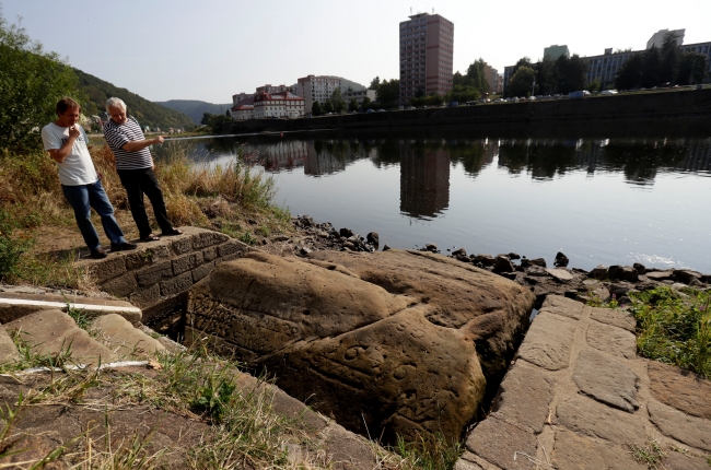 Çekya'da kuraklık kayalara oyulmuş eski yazıları ortaya çıkardı