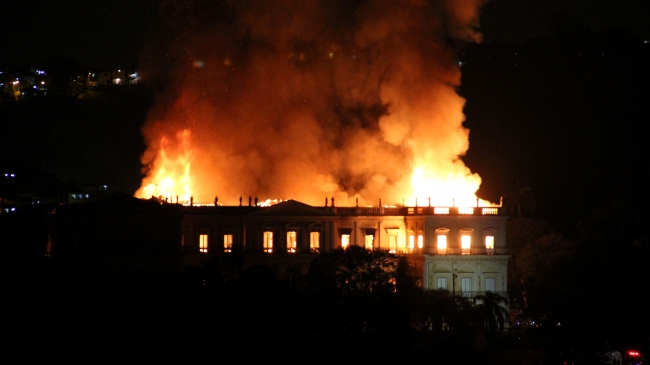 Brezilya'da 200 yıllık müzede yangın