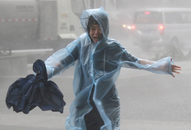 Çin'de Mangkhut tayfunu nedeniyle kırmızı alarm