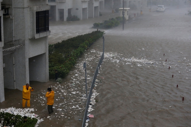 Çin'de Mangkhut tayfunu nedeniyle kırmızı alarm