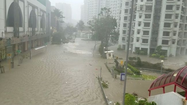 Çin'i süper tayfun "Mangkhut" vurdu: 4 ölü, 200 yaralı