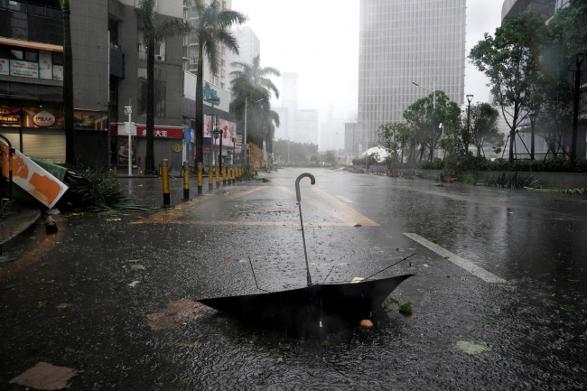 Çin'i süper tayfun "Mangkhut" vurdu: 4 ölü, 200 yaralı