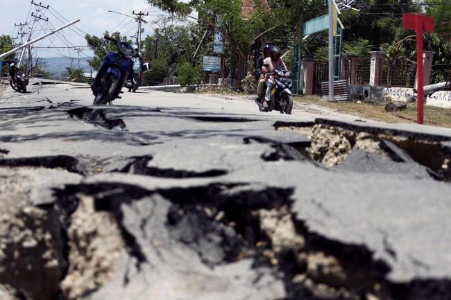 Endonezya'daki depremde bilanço ağırlaşıyor