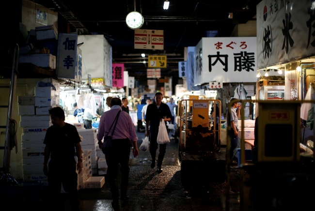 Tokyo'da 83 yıllık tarihi balıkçı pazarı taşınıyor