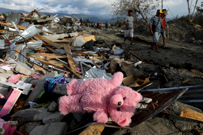 Endonezya'da arama çalışmaları "hastalık korkusuyla" sona eriyor