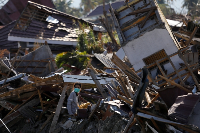 Endonezya'da arama çalışmaları "hastalık korkusuyla" sona eriyor