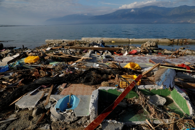 Endonezya'da arama çalışmaları "hastalık korkusuyla" sona eriyor