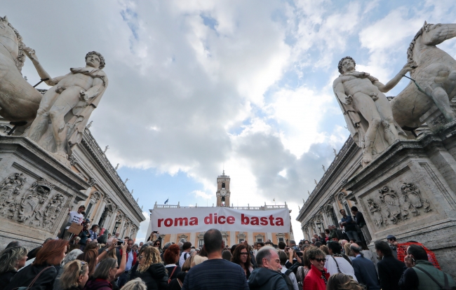 Roma’da şehir yönetimi protesto edildi