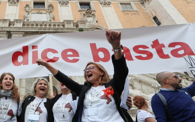 Roma’da şehir yönetimi protesto edildi