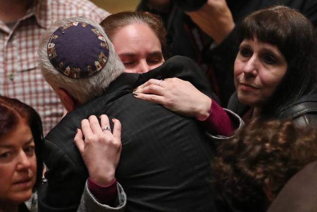 ABD'li Müslümanlardan sinagog saldırısı sonrası yardım kampanyası