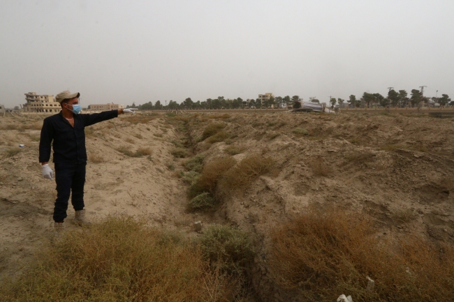 Suriye'nin Rakka kentinde hala toplu mezarlar bulunuyor