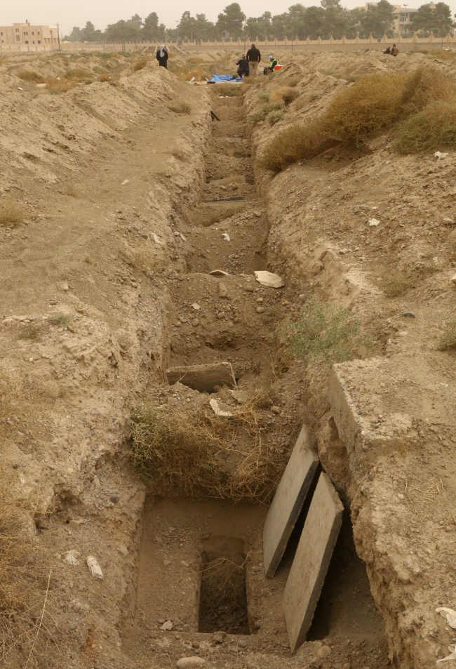 Suriye'nin Rakka kentinde hala toplu mezarlar bulunuyor