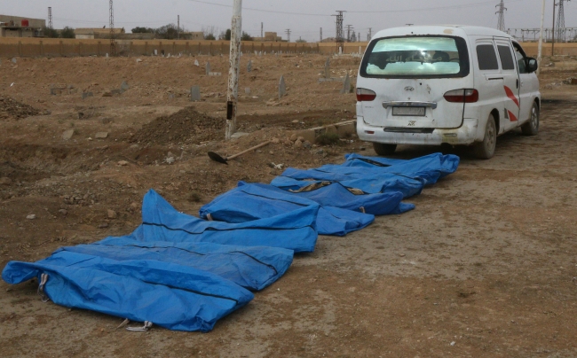 Suriye'nin Rakka kentinde hala toplu mezarlar bulunuyor