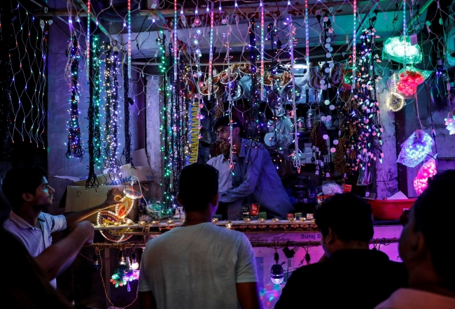 Hinduların "Diwali Işık Festivali" başladı