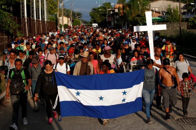 ABD'ye yürüyen göçmenler Meksika'nın başkentine ulaştı