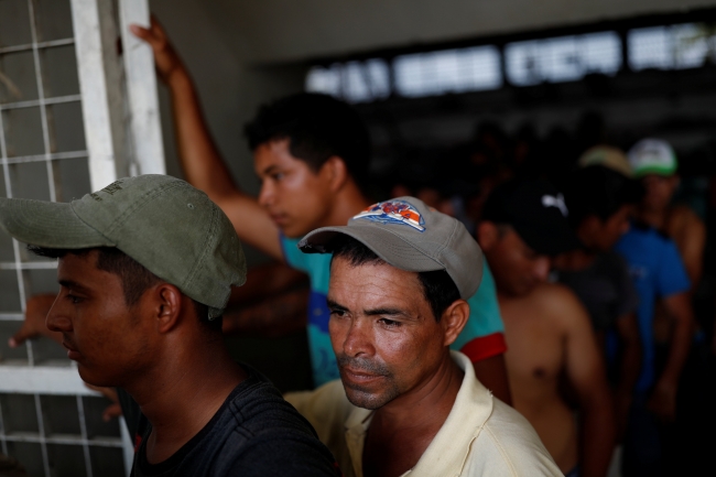 ABD'ye yürüyen göçmenler Meksika'nın başkentine ulaştı