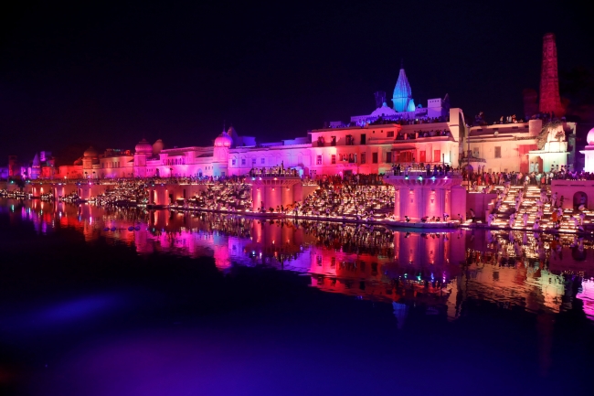 Hinduların "Diwali Işık Festivali" başladı
