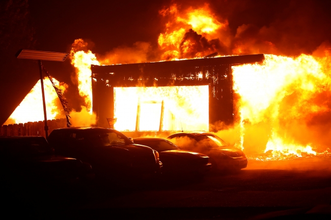 California'da orman yangını: 27 bin kişi tahliye edildi