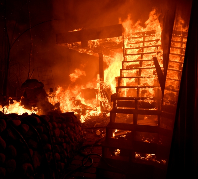 California'daki orman yangını 9 can aldı