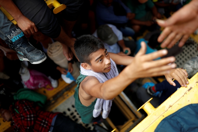 Orta Amerikalı göçmenler yola kaldığı yerden devam ediyor