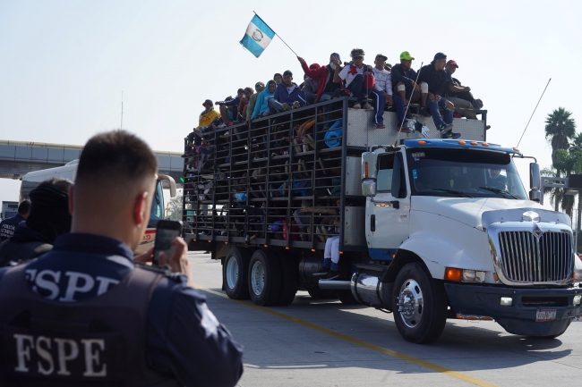 Orta Amerikalı göçmenler yola kaldığı yerden devam ediyor