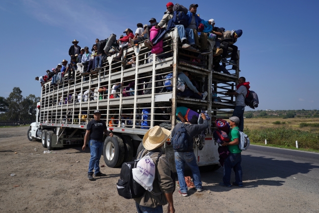 Orta Amerikalı göçmenler yola kaldığı yerden devam ediyor