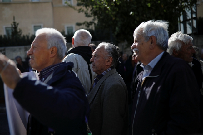 Yunanistan'da kamu çalışanları iş bırakma eylemi başlattı
