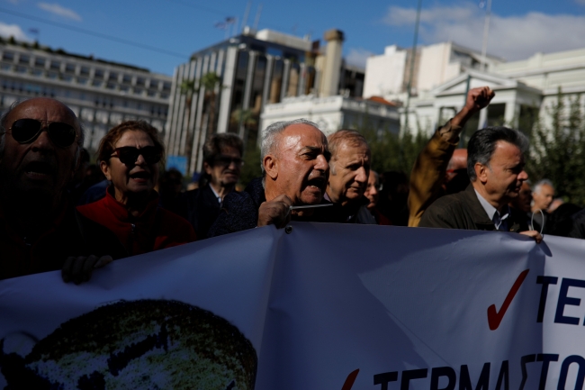 Yunanistan'da kamu çalışanları iş bırakma eylemi başlattı