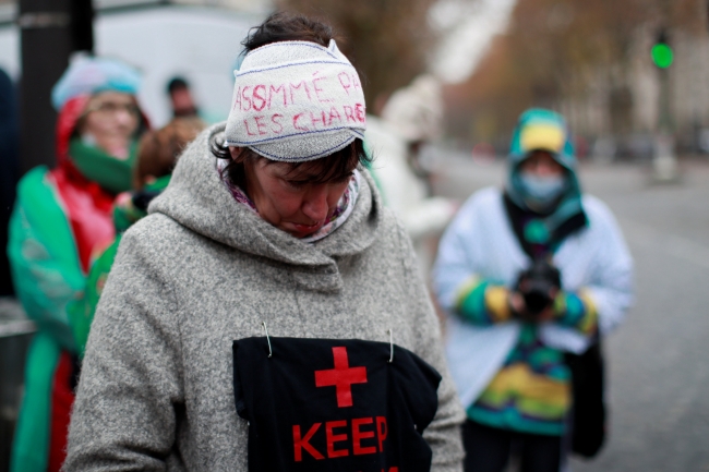 Fransa'da hemşirelerden hükümet karşıtı protesto