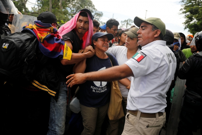Meksika'dan göçmen konvoyundaki 213 kişiye gözaltı