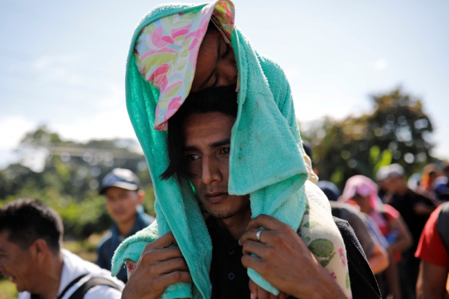 Meksika'dan göçmen konvoyundaki 213 kişiye gözaltı