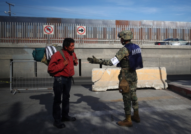 Meksika'dan göçmen konvoyundaki 213 kişiye gözaltı