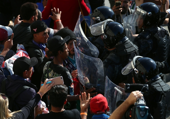 ABD sınırını geçen 42 göçmen gözaltına alındı