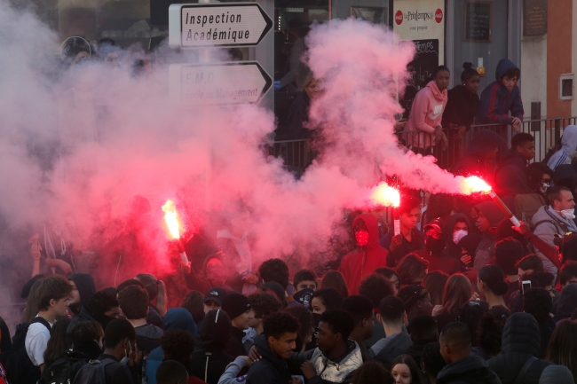 Fransa'da sokaklar alev alev