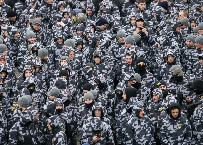 Ukrayna'da aşırı sağcılardan Rusya protestosu