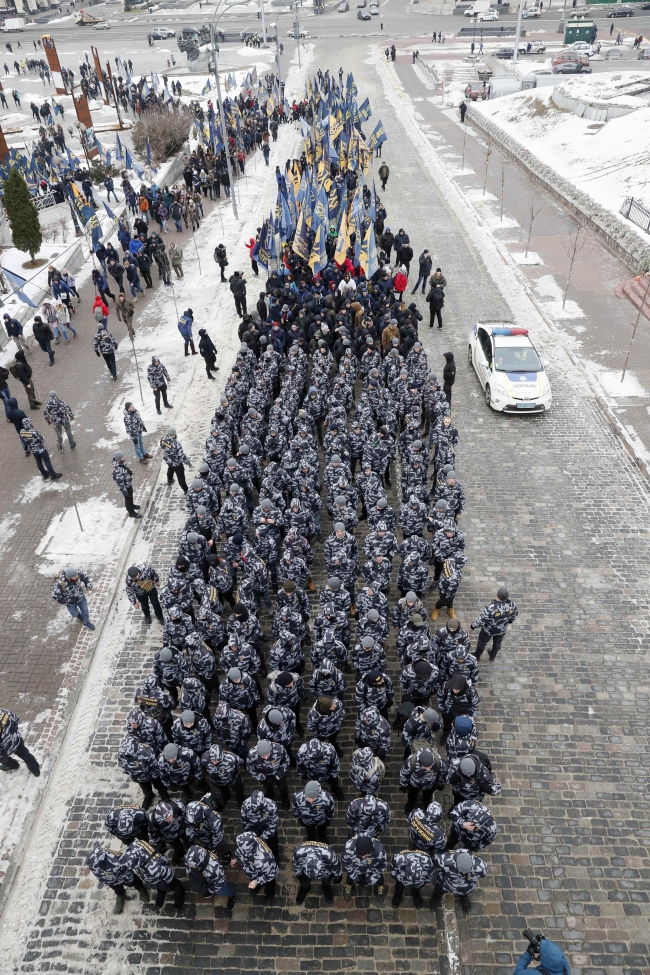 Ukrayna'da aşırı sağcılardan Rusya protestosu
