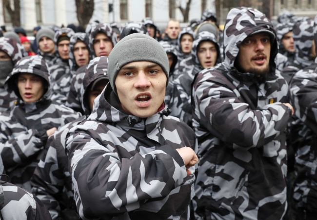 Ukrayna'da aşırı sağcılardan Rusya protestosu