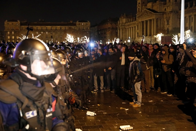 Macaristan'da fazla mesai protestosu