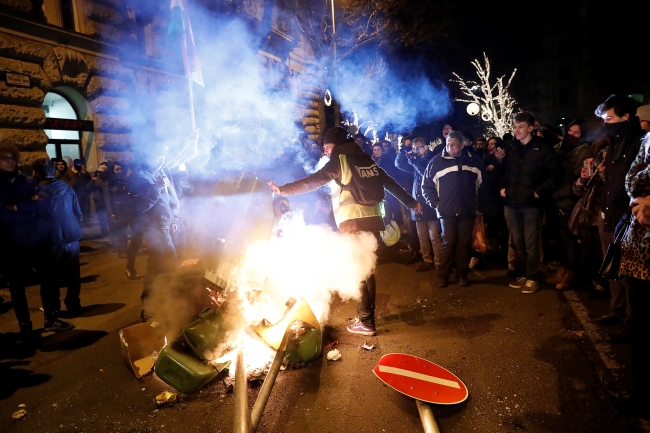Macaristan'da fazla mesai protestosu